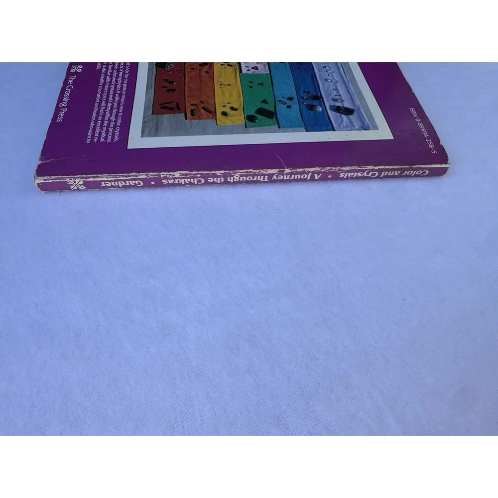 Color and Crystals: A Journey Through‎ the Chakras - paperback Joy Gardner